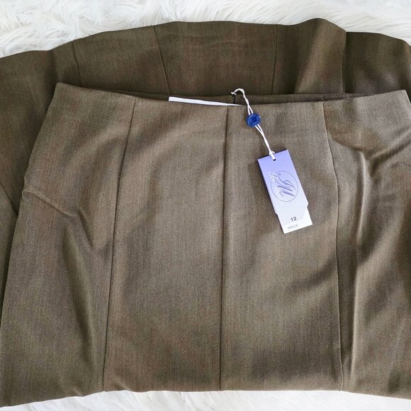 NWT Women's In Moda Fitted Skirt, Size 12, Flare Bottom, Knee-Length - Picture 1 of 9